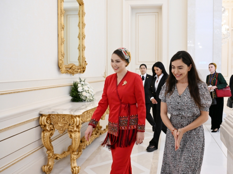 Leyla Əliyeva Oquldjaxan Atabayeva ilə görüşüb -