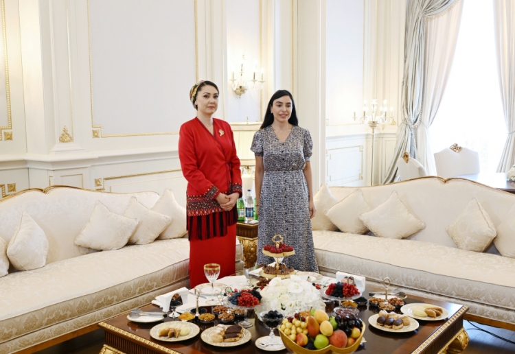 Leyla Əliyeva Oquldjaxan Atabayeva ilə görüşüb -