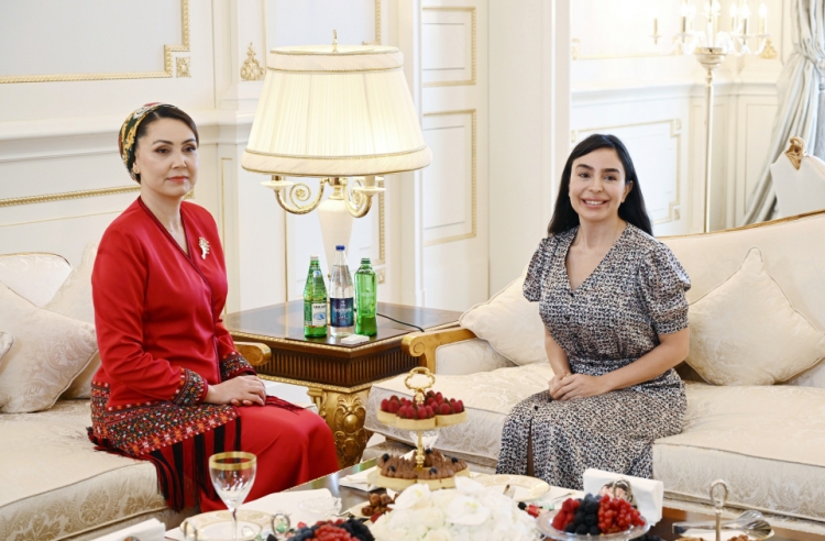 Leyla Əliyeva Oquldjaxan Atabayeva ilə görüşüb -