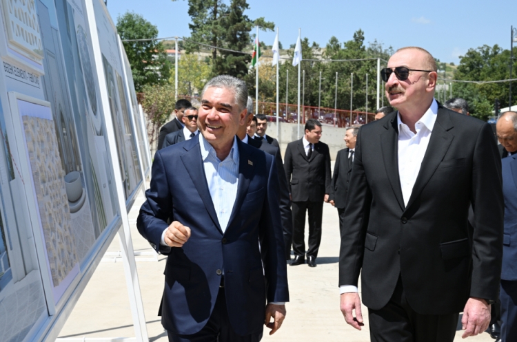 Əliyev və Berdiməhəmmədov Yeni Şuşa məscidində tikinti işlərinin gedişi ilə tanış olublar