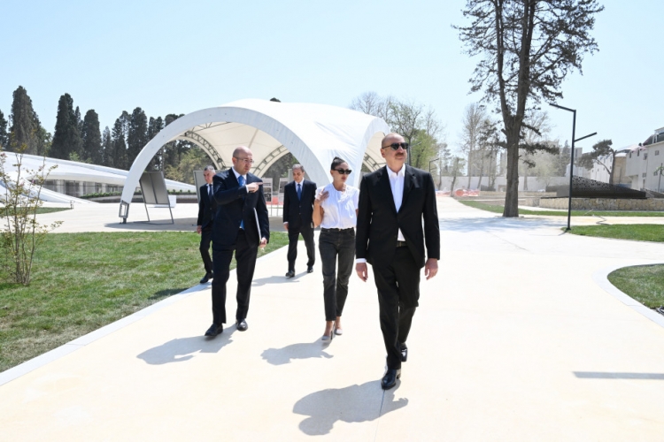 İlham Əliyev və Mehriban Əliyeva Gәncә Memorial Kompleksində görülən işlərlə tanış olublar