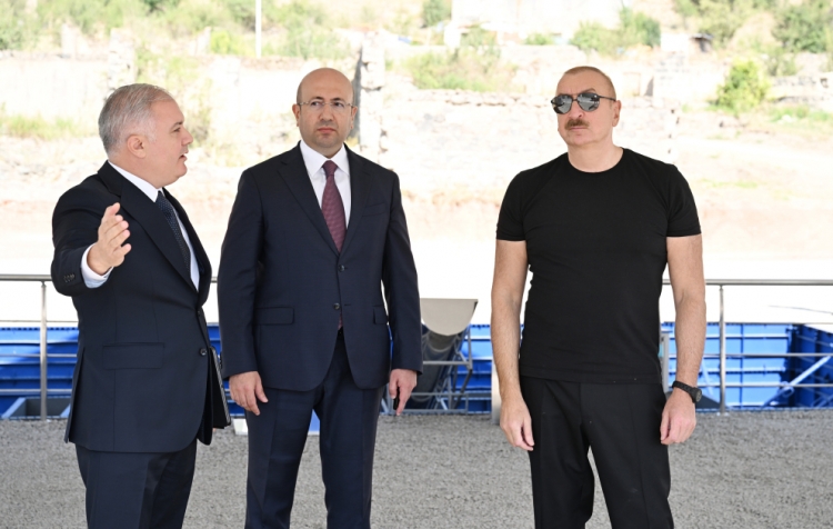 Prezident Kəlbəcər şəhər parkının təməlini qoyub
