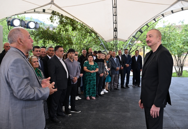 Prezident Xocalıda kənd sakinləri ilə görüşüb -