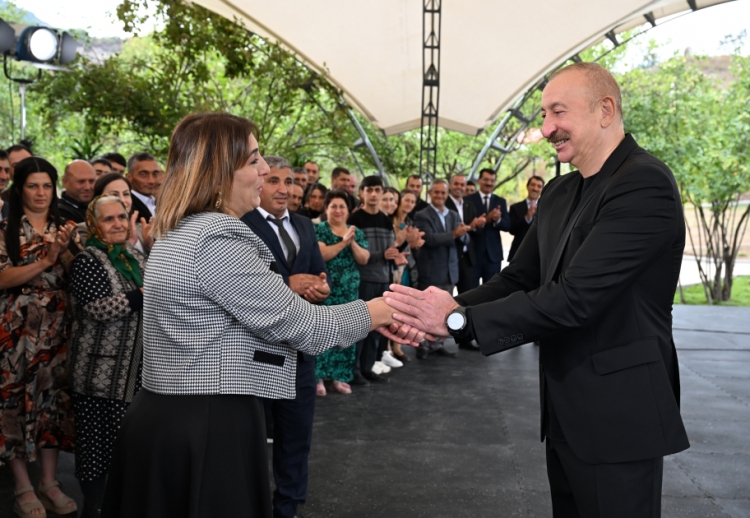 Prezident Xocalıda kənd sakinləri ilə görüşüb -