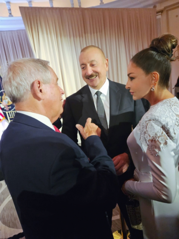 Trampla İlham Əliyev arasında dialoq: “Siz çox gözəl insansınız”