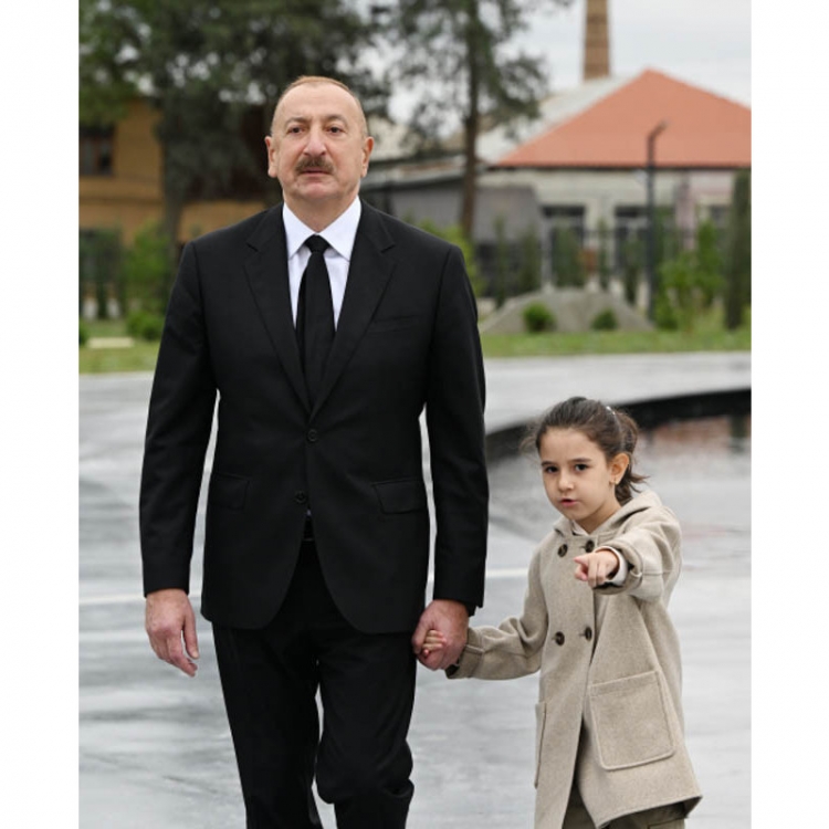 Prezident Gəncə Memorial Kompleksinin açılışında iştirak edib -