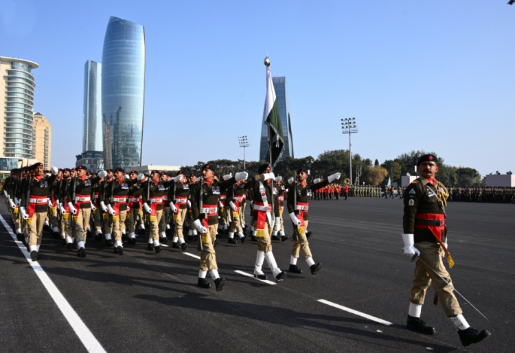Türkiyə və Pakistan hərbçiləri Bakıda Hərbi paradda keçid edib