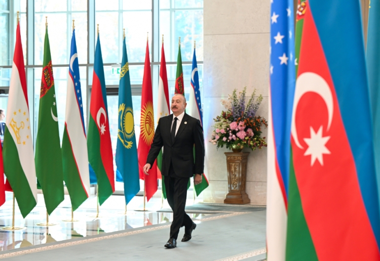 Azərbaycan Prezidenti Daşkənddəki Konqres Mərkəzində -