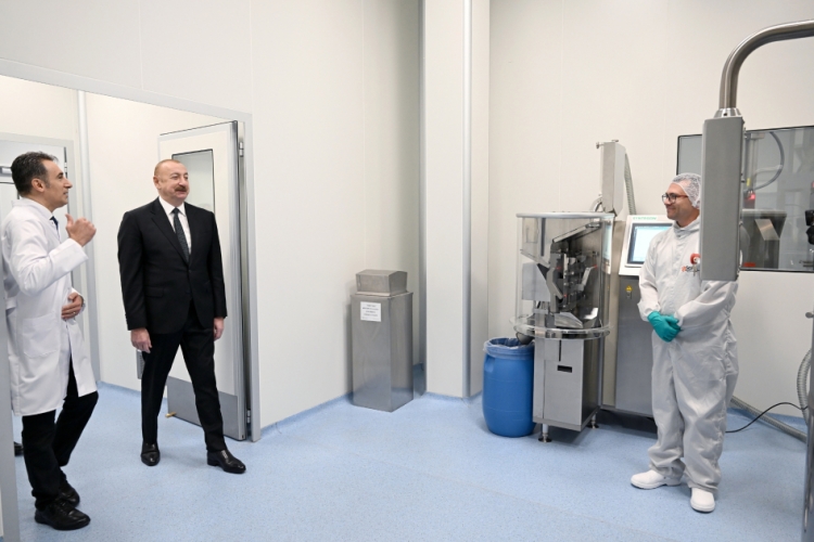İlham Əliyev dərman preparatları istehsalı müəssisəsinin açılışında iştirak edib