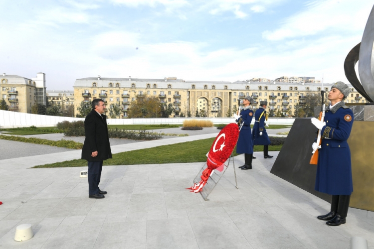 Cevdet Yılmaz Azərbaycana gəlib -