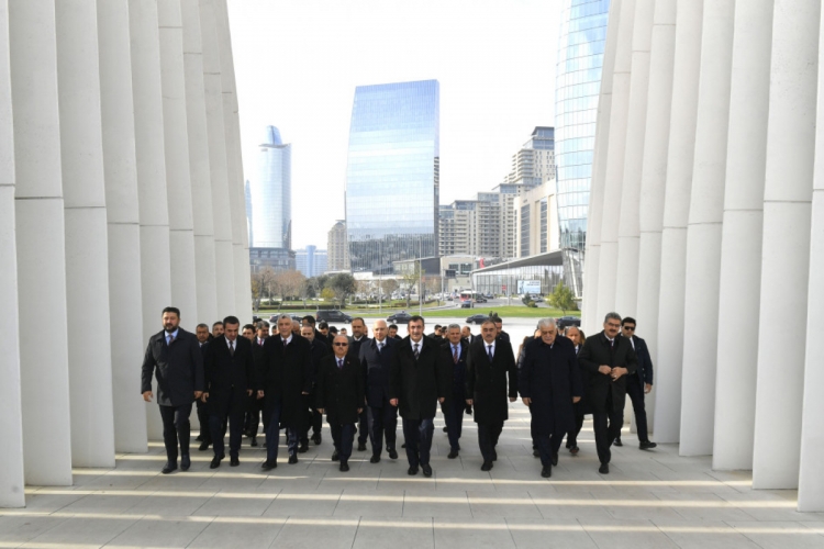 Cevdet Yılmaz Azərbaycana gəlib -