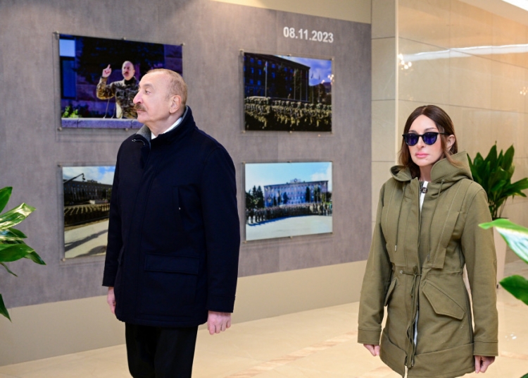 Prezident və xanımı Xankəndidəki Zəfər parkında -