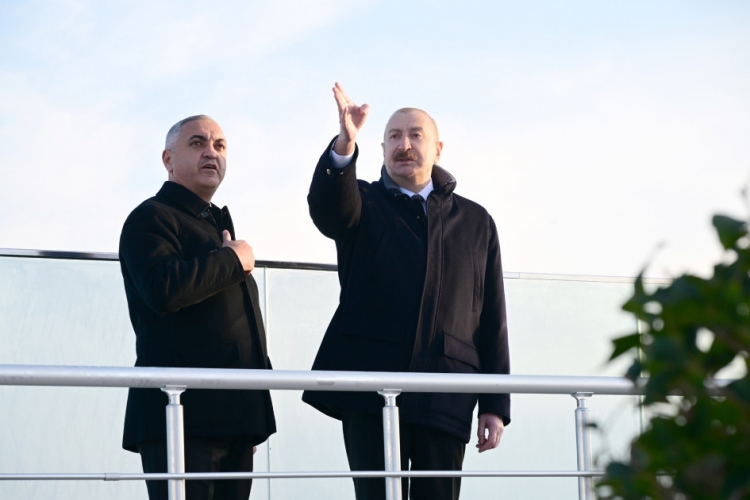 Prezident və xanımı Xankəndidəki Zəfər parkında -