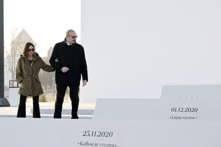 Prezident və xanımı Xankəndidəki Zəfər parkında -