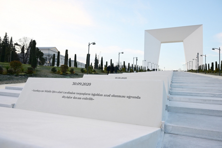 Prezident və xanımı Xankəndidəki Zəfər parkında -