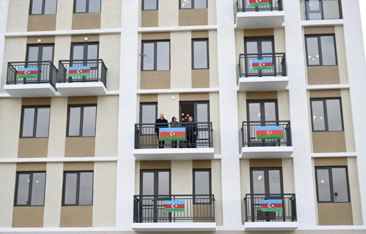 Prezident Ağdamda 2-ci yaşayış kompleksinin açılışında iştirak edib