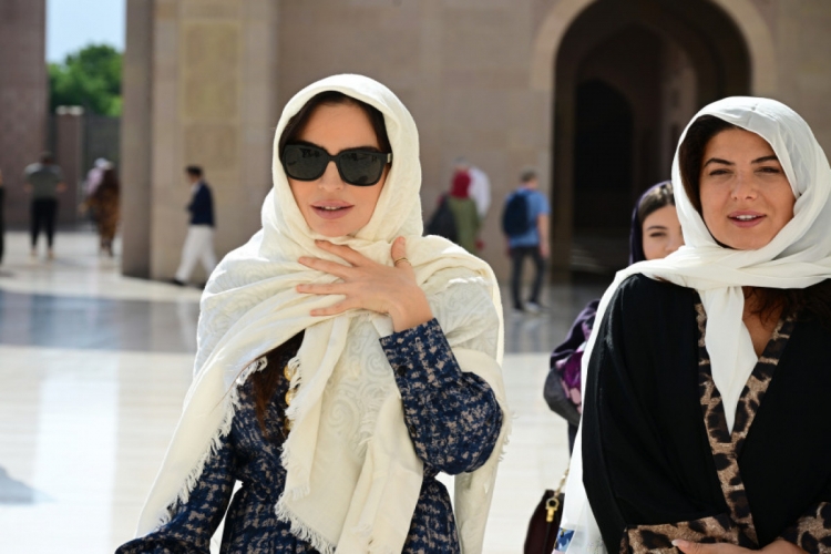 Leyla Əliyeva Sultan Qabus Böyük Məscidini ziyarət edib -