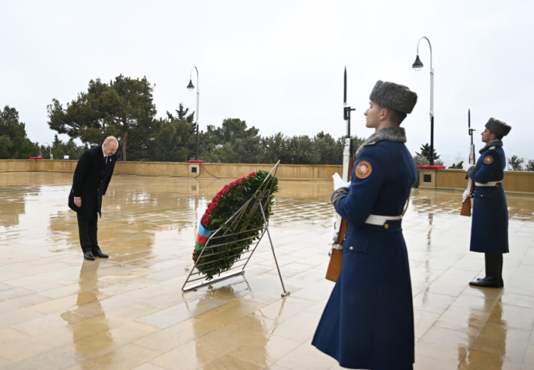 Prezident 20 Yanvar şəhidlərinin xatirəsini yad edib -