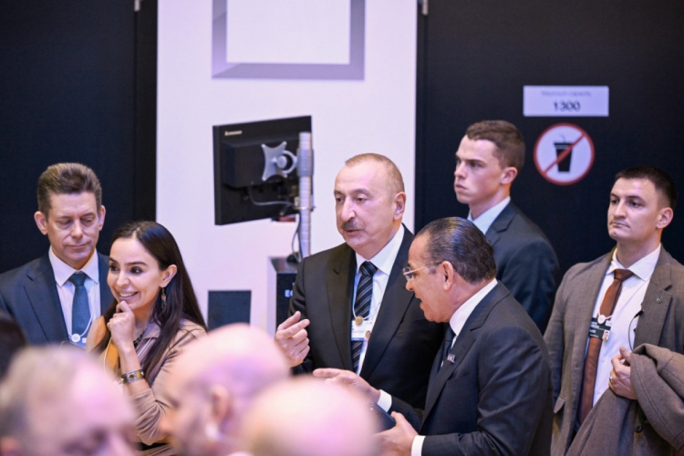 Prezident Davosda panel iclasda iştirak edib -