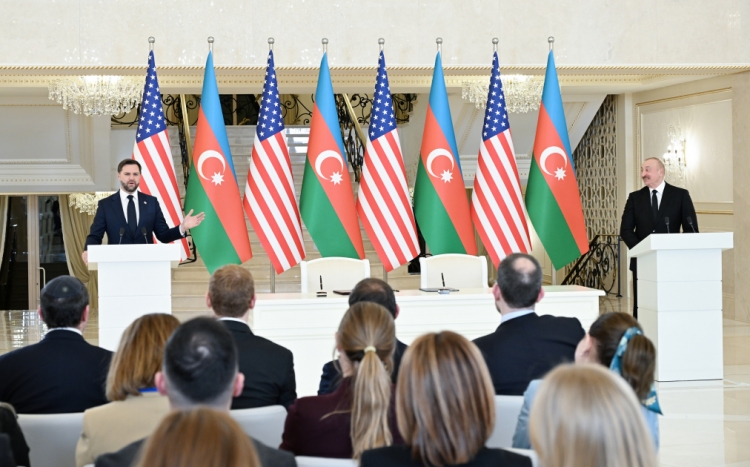 İlham Əliyev və Cey. Di. Vens mətbuata bəyanatlarla çıxış ediblər -