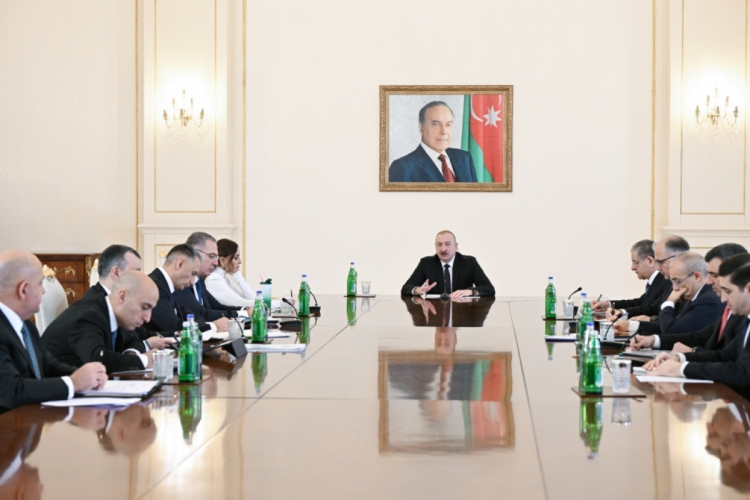 İlham Əliyev müşavirə keçirib -
