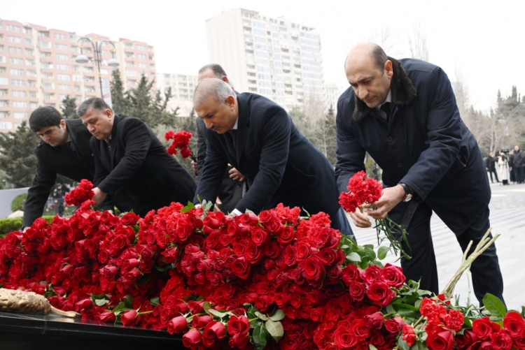 Xalq soyqırımı qurbanlarını anır -