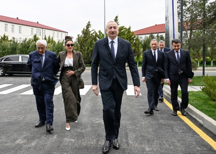 Prezident Milli Aviasiya Akademiyasında açılışda olub -