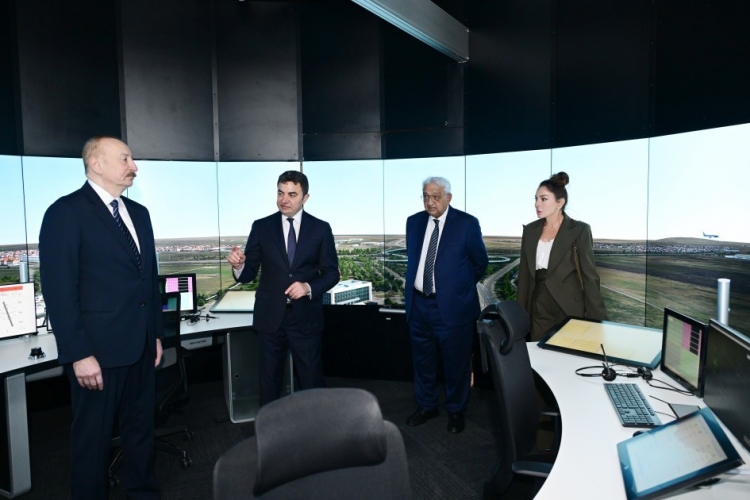Prezident Milli Aviasiya Akademiyasında açılışda olub -