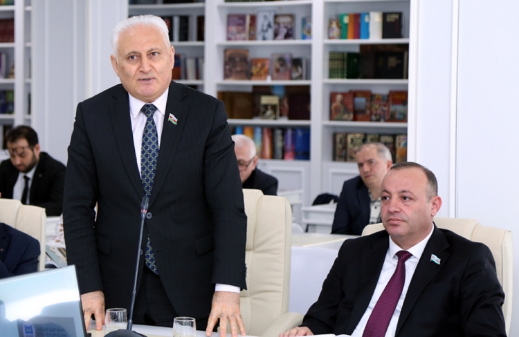 AMEA-da “Dünya hərb sənətinin Nadir şah zirvəsi” kitabının təqdimatı olub