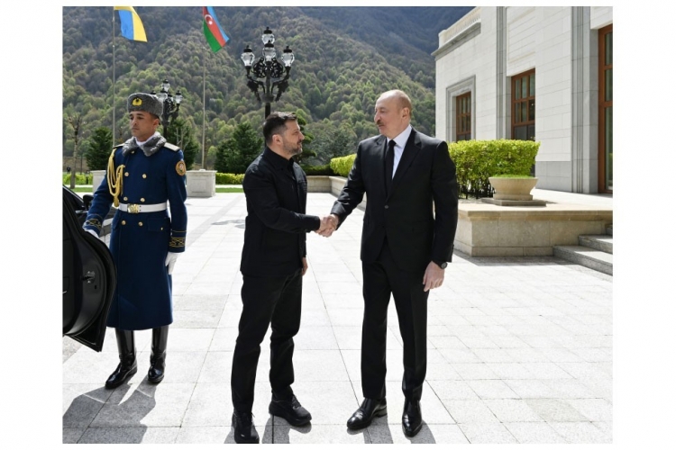 Zelenski Azərbaycanda səfərdədir