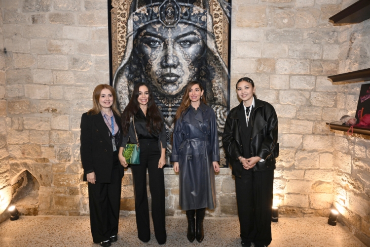 Leyla Əliyeva və Arzu Əliyeva Beynəlxalq Xalça Festivalını ziyarət ediblər -
