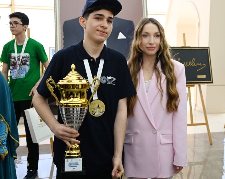 Alena Əliyeva olimpiada yarışını izlədi –