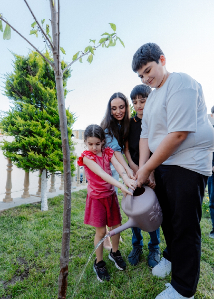 Leyla Əliyeva və Alona Əliyeva Sosial Reabilitasiya Mərkəzini ziyarət edib -