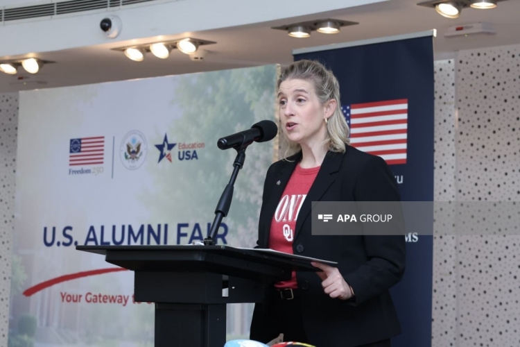Bakıda ABŞ məzunları sərgisi təşkil edilib