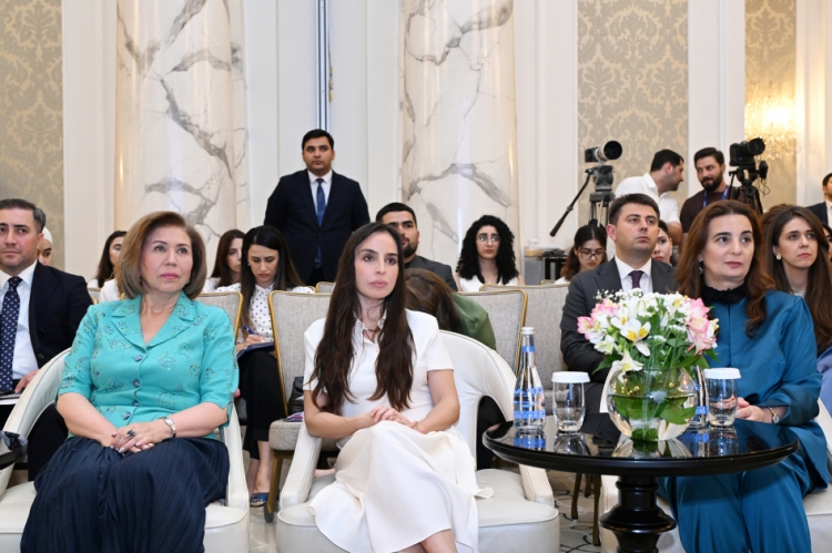 “Qızların təhsilinə dəstək” layihəsinin II Məzun Günü keçirilib