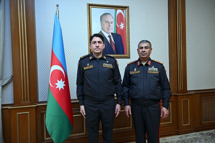 Müdafiə naziri yeni generallara rütbələrini təqdim edib -
