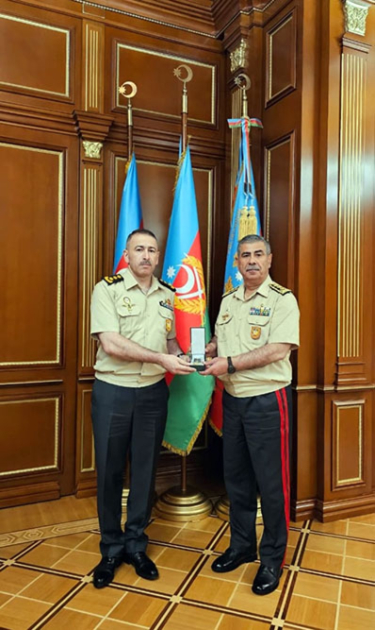 Nazir müavini və bir qrup hərbi qulluqçu təltif edilib
