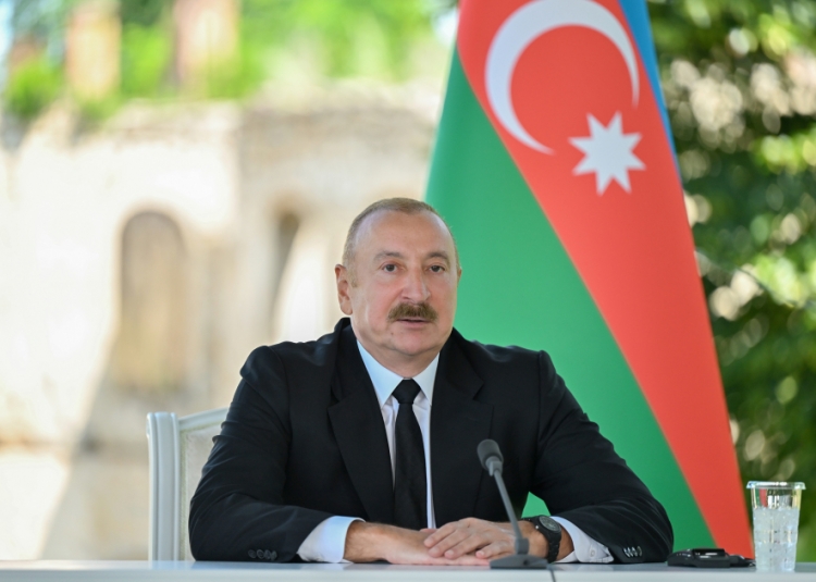 Prezidentlər mətbuata bəyanatlarla çıxış ediblər -